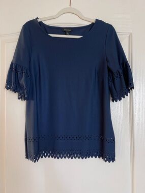 Banana Republic Navy Laser-Cut Short bell Sleeve Blouse, Sz Small